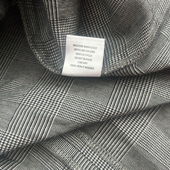 Houndstooth Blouse with exaggerated embroidered sleeve - Picture 14 of 14